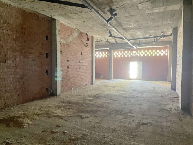 entrada-desde-interior-bajo-comercial-sangonera